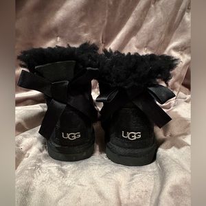 UGG- Toddlers Mini Bailey Bow II Boots. Used. 8c